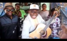 Vidéo insolite - Quand le ministre des Affaires étrangères Sidiki Kaba fait campagne avec sa guitare
