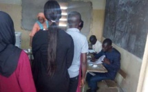 Vidéo - Un Sénégalais surpris avec un sac remplis de cartes d'électeurs malmené dans un bureau de vote de Sérékounda