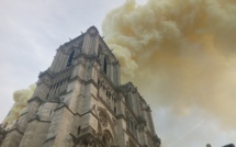 La célèbre Cathédrale Notre-Dame de Paris incendiée