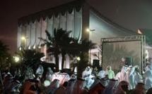 Koweit : Le Parlement investi par des dizaines de manifestants