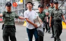 Hong Kong: libre, Joshua Wong appelle aussitôt Carrie Lam à démissionner