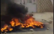 Vidéo - Des jeunes brûlent des pneus devant le domicile du Président Macky Sall à Fatick 