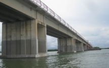 Pont Emile Badiane: trois personnes coincées sous l’eau depuis 3 heures du matin dans un camion 
