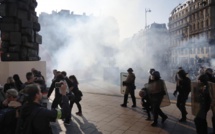 Les «gilets jaunes» défilent à Paris dans un samedi fort en tensions
