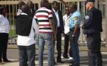 La diaspora à l’assaut du Consulat du Sénégal à Bordeaux pour descendre Wade