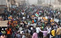 Sénégal - Présidentielle: marche du M23 et bain de foule de Wade