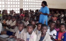 Incroyable vidéo - Une classe de presque 400 élèves à Brazzaville