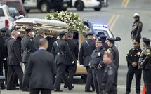 Fin des obsèques de Whitney Houston alors que retentit sa chanson culte