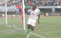 Dame Ndoye donne une bouffée d'air au Sénégal en marquant le 2e but