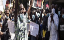 VIDÉO. Paris : malgré l’interdiction, des milliers de personnes défilent pour les sans-papiers