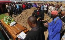 Afrique du Sud : une vingtaine de mineurs de Marikana ont été enterrés