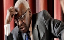 "Voilà qui je suis": à son procès pour corruption, Lamine Diack démarre son show