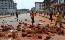 Guinée : des populations en colère incendient une gendarmerie dans le Sud-Est