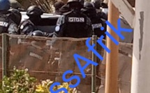 Direct : les images du véhicule de Sonko encerclé par les GIGN (Reportage Photos)
