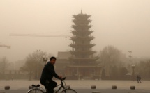 Grosse tempête de sable et pollution dans le ciel de Pékin, 428 avions cloués au sol