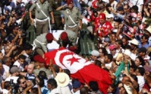 Tunisie : une foule nombreuse pour les funérailles du député assassiné Mohamed Brahmi à Tunis