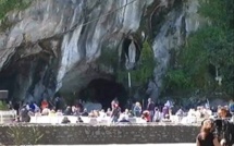 Assomption: Lourdes se relève des inondations pour accueillir les pèlerins