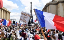 En France, 161 000 manifestants défilent contre le passe sanitaire