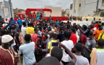 inondations : exaspérés, les jeunes de Keur Massar bloquent la circulation