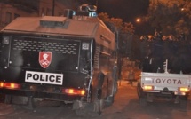 Distribution de l'eau à la Patte d'Oie: un camion "dragon" de la police s'est renversé