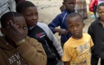 Afrique du Sud: les inégalités entre les enfants blancs et noirs persistent