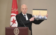 Tunisie: le président Kaïs Saïed prolonge la suspension du Parlement et annonce un référendum