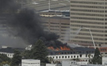Afrique du Sud: l’incendie dévastateur au Parlement reprend après une accalmie