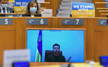 «Ne nous lâchez pas», demande Volodymyr Zelensky aux députés européens