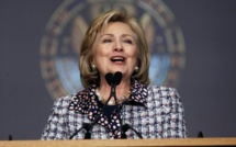 Clinton: les républicains lancent les premières peaux de banane