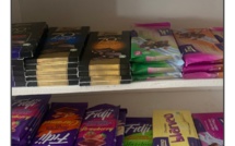 Interdit en Europe, le chocolat Kinder toujours en vente dans les rayons au Sénégal, malgré les risques 