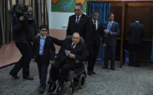 En Algérie, Abdelaziz Bouteflika a voté en fauteuil roulant