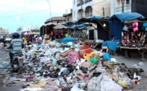 Dakar risque d'être insalubre, les travailleurs du nettoiement bandent les muscles contre le gouvernement