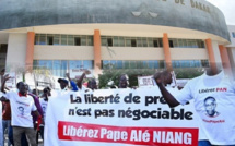 Tribunal : les 3 activistes qui scandaient "Libérez Pape Alé" devant la Primature condamnés à 2 mois de prison ferme