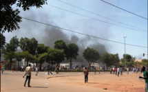 Urgent - Burkina: Les manifestants se dirigent vers le Palais, des tirs tonnent, Compaoré serait en fuite