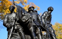 Neuf tirailleurs sénégalais rencontrent Macron avant leur retour au Sénégal