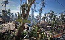 Philippines: rétrogradé en tempête, Hagupit frôle Manille