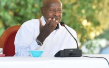 Ouganda: le président Museveni promulgue une loi anti-LGBT+ prévoyant de lourdes peines