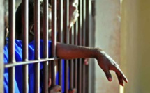 Prison de Mbour : une violente bagarre éclate entre des gardes de Sonko et un gang de détenus