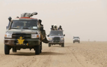 Au Mali, un convoi de l'armée se dirige vers la région stratégique de Kidal