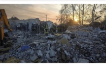 Ukraine: au moins 51 morts à Groza, dans l'est, après une frappe russe