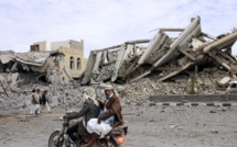 Au Yémen, les bombardements frappent l'aéroport de Sanaa