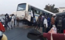 Collision entre un bus et un taxi sur l'autoroute: Plusieurs blessés enregistrés