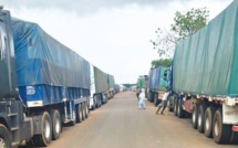 Frontières sénégalo-gambienne : les transporteurs sénégalais contre les nouvelles exigences du pays voisins, plusieurs camions bloqués 