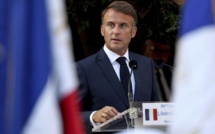 Une France sans gouvernement: Macron réunit vendredi les forces politiques