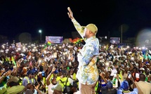 SONKO, L’HUMORISTE ET LE BALCON  (Par BACARY DOMINGO MANE)