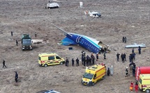 Kazakhstan: un avion d’Azerbaïdjan Airlines s’écrase à l'Ouest, au moins 24 personnes y survivent, selon le gouvernement