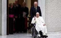 Le pape François, atteint d'une pneumonie, a passé une «nuit paisible», dit le Vatican