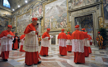 Les cardinaux entrent en conclave pour élire le nouveau pape