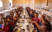 PAM : 20 millions d’enfants de plus qu’en 2022 reçoivent des repas scolaires en Afrique subsaharienne