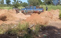 Saraya : la Gendarmerie démantèle des sites clandestins, 40 groupes électrogènes et 18 tricycles saisis